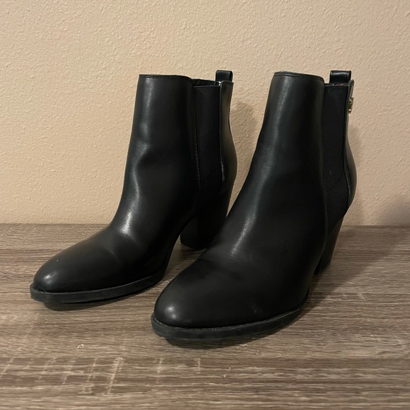Tommy Hilfiger black leather booties - Picture 3 of 3